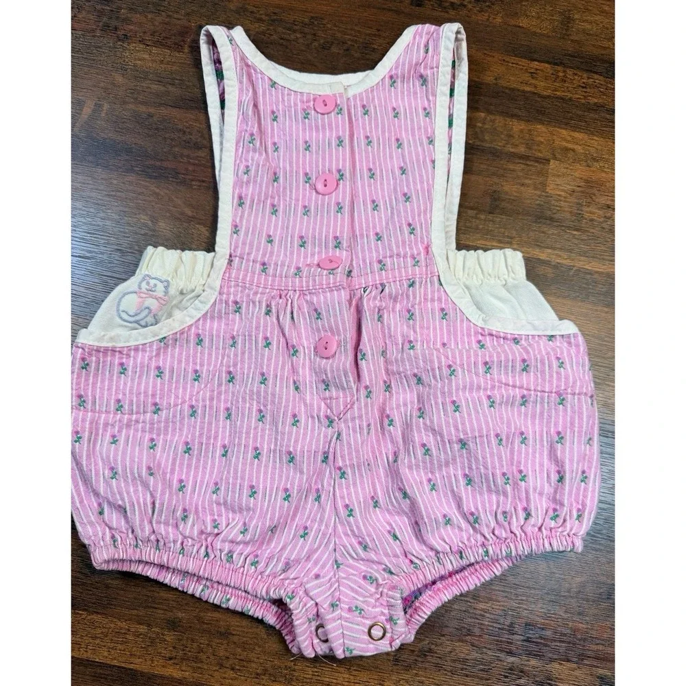 Vintage OshKosh B'gosh girls bubble romper w/ kitty. SZ 12 months.  Rare find